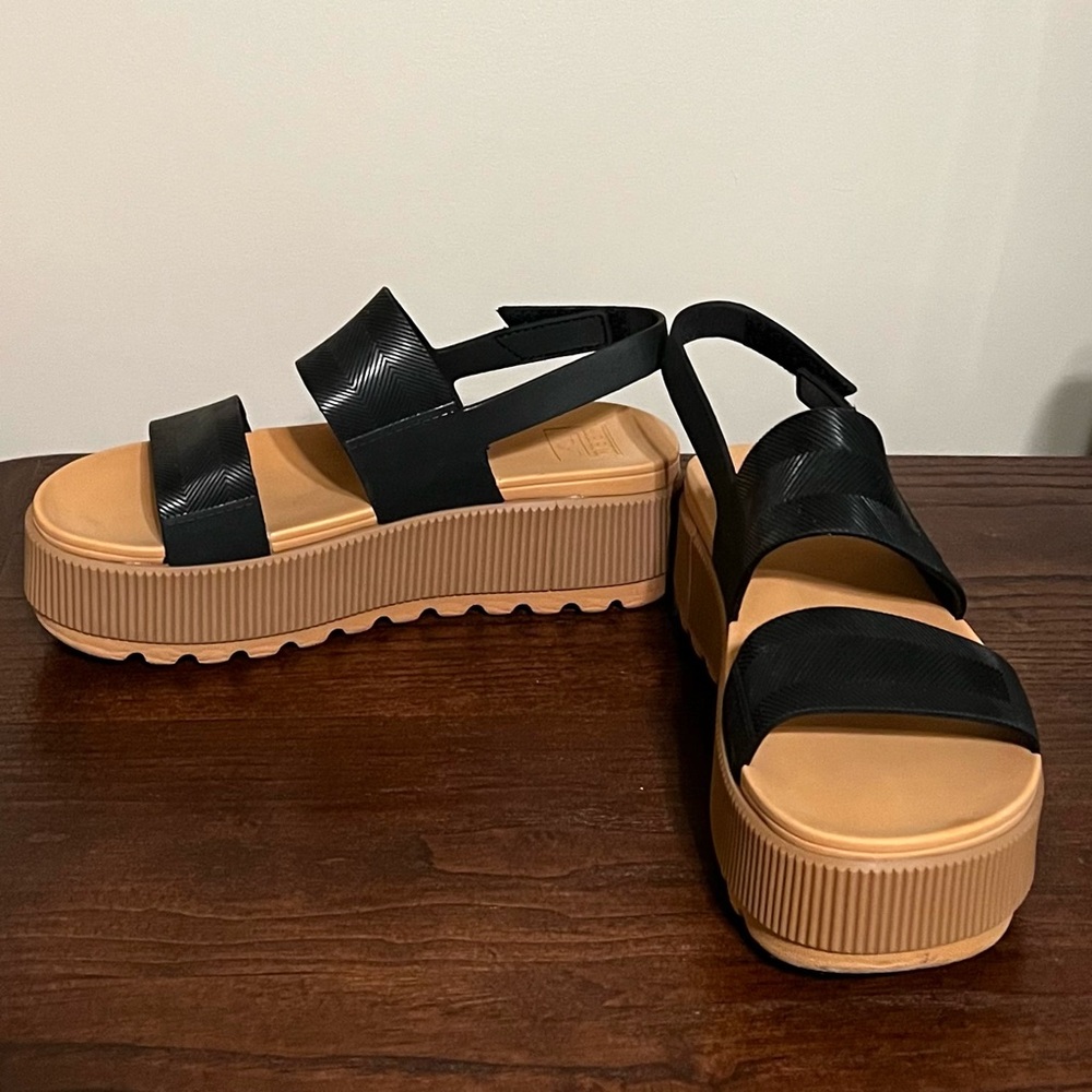 Reef Black and Tan Water Vista Higher Platform Sandals, Size 8 - Picture 2 of 4